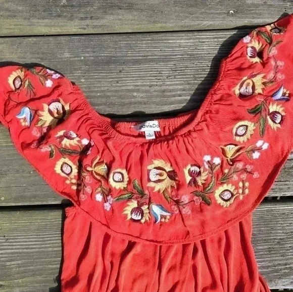 Davi & Dani Women's Floral Embroidered Off Shoulder Peasant Red Romper Sz Large - Picture 3 of 7